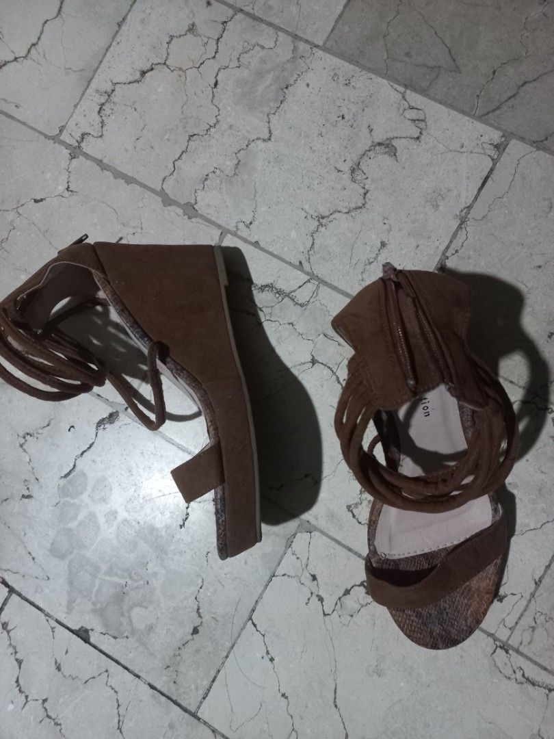 Brown Suede Lace-up Wedge Sandals (Category: Wedges) located in Quezon City. Submitted by msdcshop (Listing ID 1461914393, Image 3). Description: - Brown suede wedge sandals - Lace-up ankle wrap design - Easy back zipper closure - Platform front for added style - Eye-catching snake print sole detail - Size: 35.