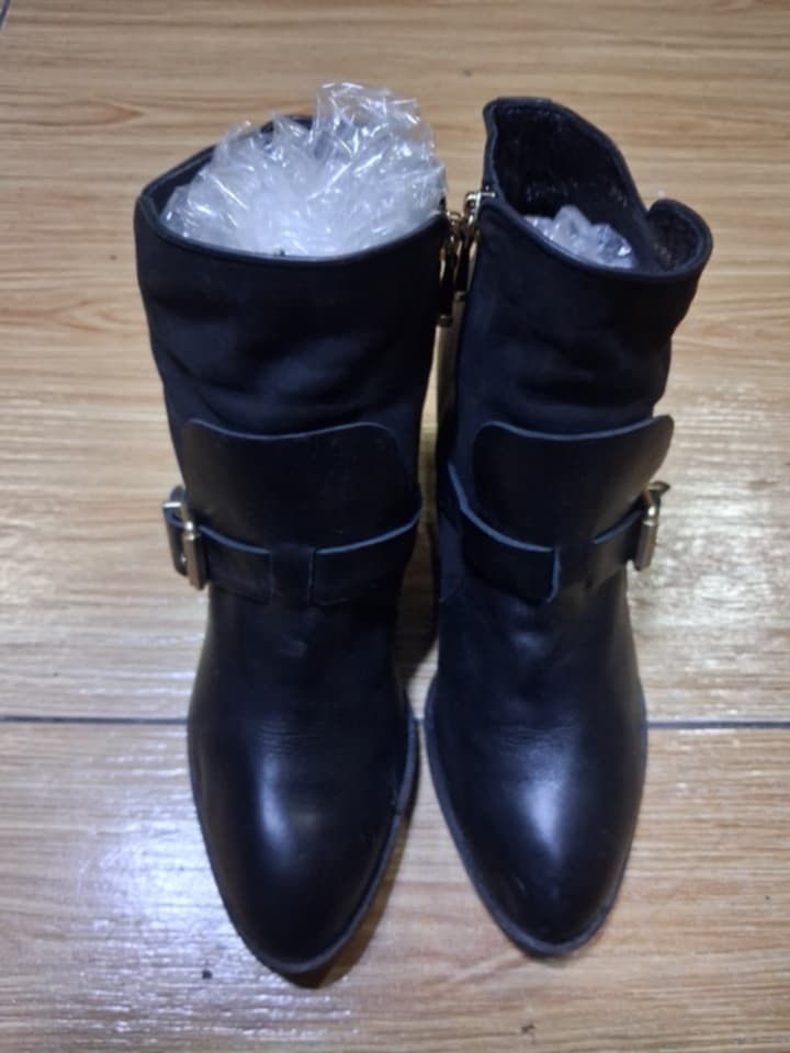 Bruno Magli (Category: Boots) located in Koronadal. Submitted by glads08089 (Listing ID 1461983245, Image 1). Description: Bruno Magli boots size 37.