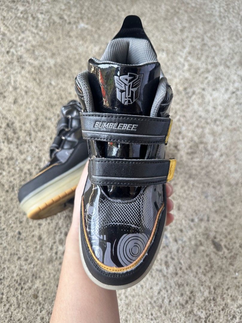Bumblebee Light-Up Roller Skate Shoes (Category: Babies & Kids Fashion) located in Batangas. Submitted by nicoledeon_ (Listing ID 1461924422, Image 2). Description: 📦 FREE SF WITHIN NCR & CALABARZON 💡Note: Only one shoe’s light is working. I’m not sure if the other one is defective or if it just needs a battery replacement, so selling it as-is. Other than the light issue, the shoes are still in good condition and fully usable. Please check the 