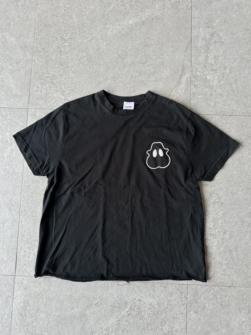 Burberry Black T-shirt with Ghost Graphic (Category: Tshirts & Polo Shirts ) located in Angeles City. Submitted by ordinario_damit (Listing ID 1461857036, Image 1). Description: - Authentic Burberry black t-shirt - Features a unique white ghost graphic on the chest - Stylish raw hem detail - Made from 100% premium cotton - Proudly made in Romania - Please check the label for detailed care instructions DIMES: 22 WIDTH 27 LENGTH.