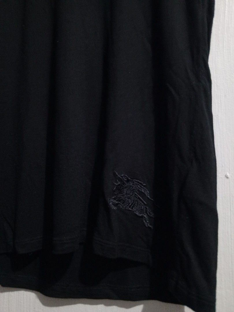 Burberry brit short sleeve top y2k (Category: Shirts) located in Santa Maria. Submitted by paulo-garcia21 (Listing ID 1461816413, Image 2). Description: small on tag 14.5 by 24.5 no issue excellent condi embroid logo design.