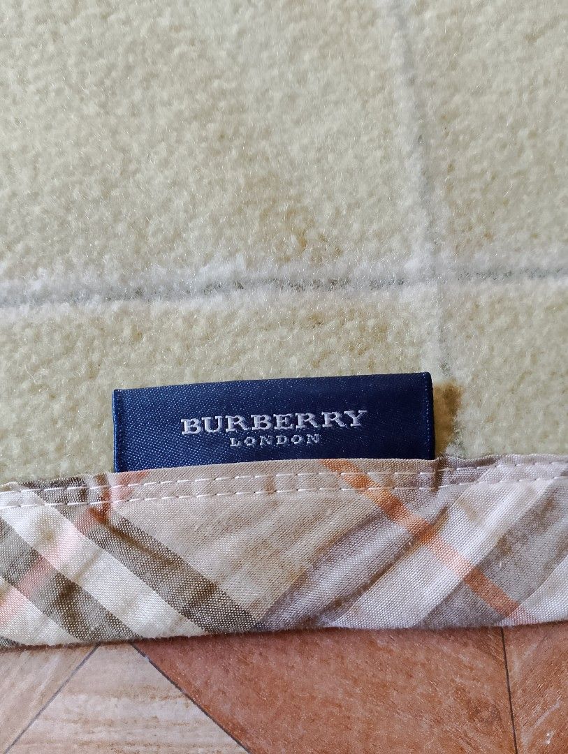 BURBERRY COMFORTER (Category: Luxury Apparel) located in Sorsogon. Submitted by rudzthrift360 (Listing ID 1461825312, Image 3). Description: .