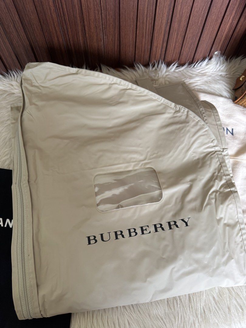 Burberry Garment Bag (Category: Luxury Accessories) located in Cauayan City . Submitted by espiritucj (Listing ID 1461847830, Image 2). Description: - Burberry garment bag - Classic beige color - Clear window for easy viewing of contents - Secure zipper closure - Ideal for storing or transporting suits, dresses, and coats - Protects your garments from dust and damage Long kasya pants.