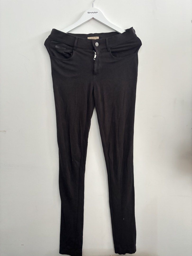 Burberry pants (Category: Luxury Apparel) located in Manila. Submitted by kingblaize (Listing ID 1461830518, Image 2). Description: .