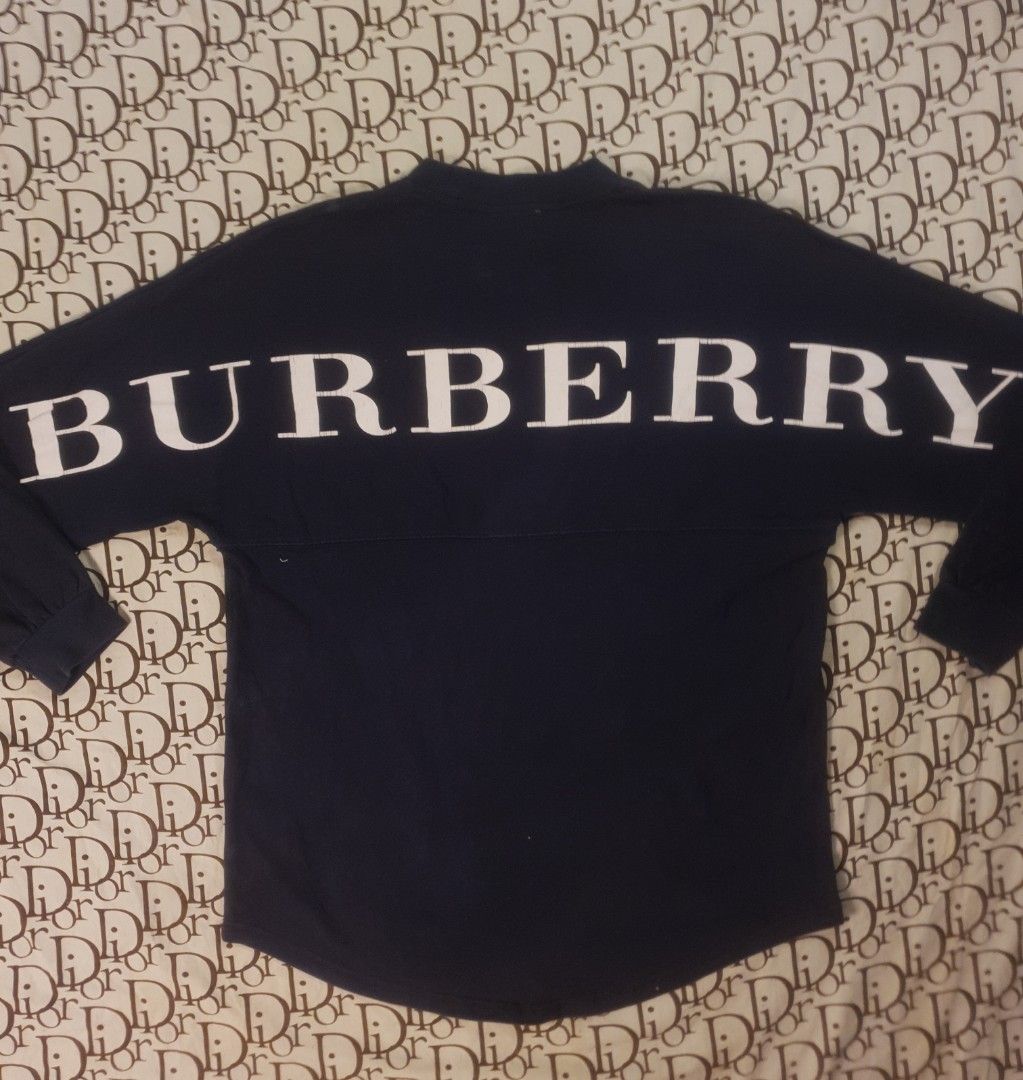 Burberry spellout backhit (Category: Luxury Apparel) located in San Fernando. Submitted by retro.district. (Listing ID 1461999541, Image 1). Description: - Burberry spellout backhit sweater - Size: Medium (20x26) - Condition: Good - issue minimal hairlines.