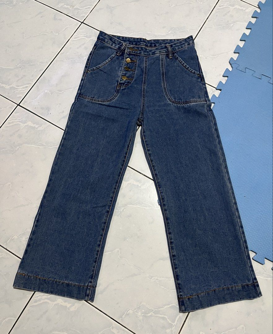 SALE ‼️ Bundle Jeans (Category: Jeans) located in Rizal. Submitted by nwndprlvdbyurs (Listing ID 1461920286, Image 1). Description: 3 denim wideleg/straight pants Light, Medium Light & Dark 27-28 waistline Take all Decluttering.
