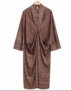 (Category: ) located in . Submitted by qiscloset_ (Listing ID 1461904723, Image 1). Description: .