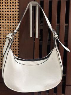(Category: ) located in . Submitted by decluttercloset_niks (Listing ID 1461910241, Image 1). Description: .