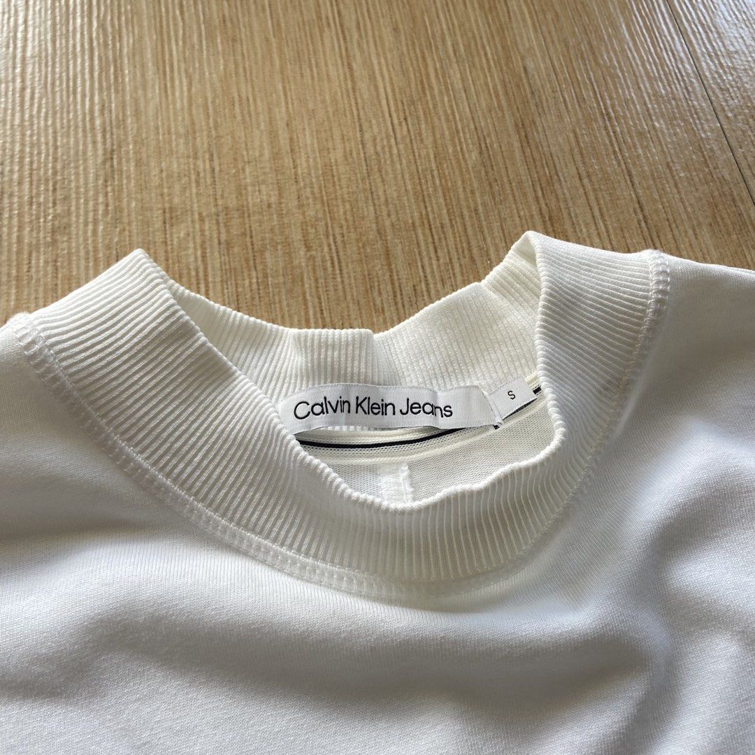 Calvin Klein Cree Neck Tee (Category: Tshirts & Polo Shirts ) located in Legazpi City. Submitted by luxrystreet (Listing ID 1461830604, Image 2). Description: ▪️Calvin Klein Crew Neck Tee ▪️WIDTH: 21 ▪️LENGTH: 29 ▪️COLOR RATE: 9/10 Or better ▪️IN EXCELLENT CONDITION ▪️COLOR MAY VARY DUE TO LIGHTING ▪️MANAGE YOUR EXPECTATIONS CAN PROVIDE OTHER PICTURES UPON REQUEST ISSUE(S): NONE.