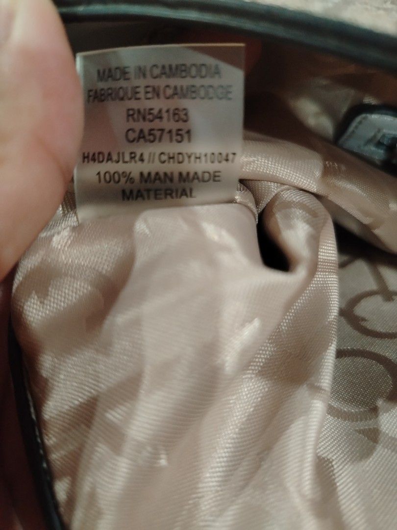 Calvin Klein Garnet Triple Compartment Monogram Tote Bag (Category: Luxury Bags & Wallets) located in Taguig. Submitted by crlmrjn (Listing ID 1461997592, Image 3). Description: Pm for more AUTHENTIC] Calvin Klein Garnet Triple Compartment Monogram Tote Bag Price: ₱4,500 Negotiable Condition: 9.5/10 (Almost new / Like new condition) Inclusions: As-is / Bag only (Does not come with original box or dust bag) Product Details: Model Code: H4DAJLR4 (M