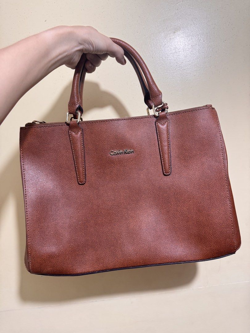 Calvin Klein Handbag (Category: Tote Bags) located in Manila. Submitted by sale_declutteringpcs (Listing ID 1461847219, Image 1). Description: In good condition. .