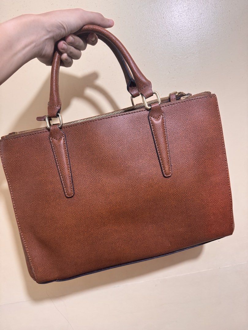 Calvin Klein Handbag (Category: Tote Bags) located in Manila. Submitted by sale_declutteringpcs (Listing ID 1461847219, Image 2). Description: In good condition. .