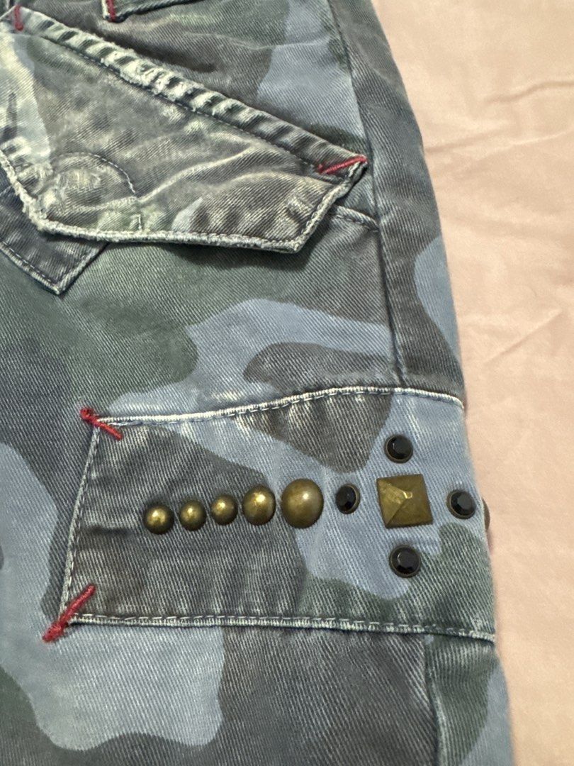 2027 Camouflage Denim Tote Bag with Studs (Category: Tote Bags) located in Silang. Submitted by sari2bilina (Listing ID 1461832080, Image 3). Description: - Stylish camouflage denim tote bag - Features numerous pockets for organization - Adorned with eye-catching stud details - Durable denim straps for comfortable carrying - Ideal for everyday use - Generous size: approximately 16 inches tall.