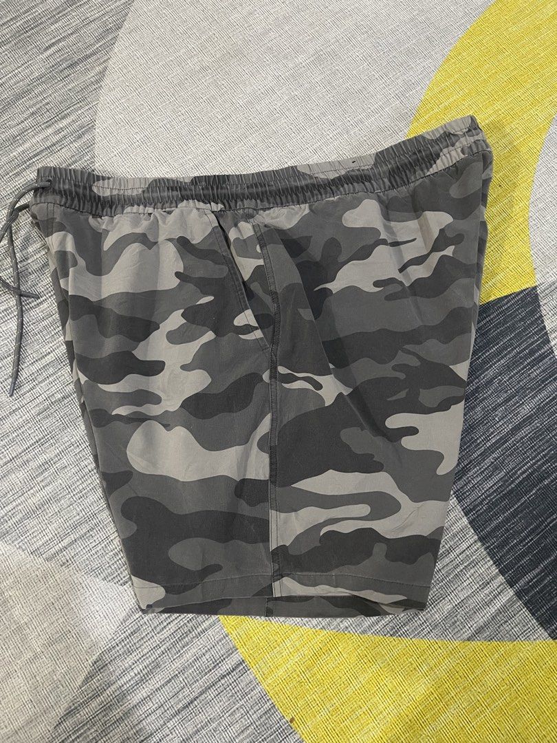 Camouflage mens short size 40-42 (Category: Shorts) located in Taytay. Submitted by ekselentekondisyon (Listing ID 1461935904, Image 3). Description: Camouflage mens short W-40-42 L-18 Good condition W/inner Taytay rizal location.