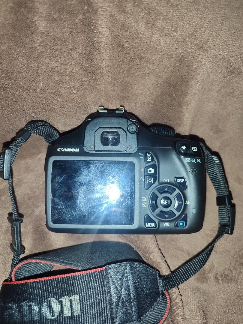 Canon EOS 110D (Category: Other Gadgets) located in Manila. Submitted by kargamento (Listing ID 1461913088, Image 3). Description: Canon EOS 1100D DSLR Camera for Sale ✨ 12.2MP APS-C CMOS Sensor 🎥 720p HD Video Recording 📷 9-Point AF System ⚡ ISO 100–6400 🖥️ 2.7" LCD Screen 🔋 Long battery life Inclusions Camera Bag Battery no charger due to misplaced Great starter DSLR for beginners, portraits, travel, and everyday photography! Price: ₱ 7500 