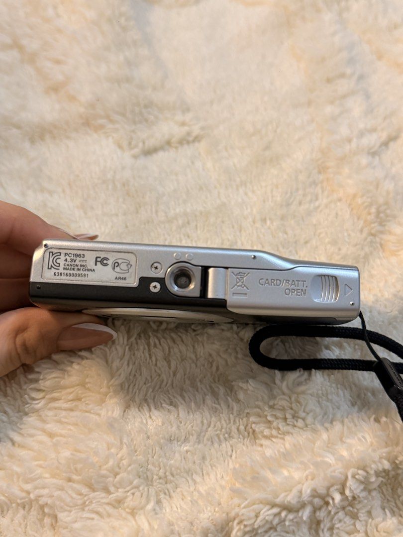Canon PowerShot A2500 (Category: Cameras) located in Santo Domingo. Submitted by veriaaaa (Listing ID 1461968342, Image 2). Description: 📸 Canon PowerShot A2500 — For Sale Condition: Good as new ✨ Reason for selling: Upgrading to a new camera Camera Details: • 16.0 MP CCD sensor • 5× Optical Zoom • 28mm wide-angle lens • 3.0” LCD screen • 720p HD video recording • DIGIC 4 image processor • Optical Image Stabilization • Built-in flash • Compact a