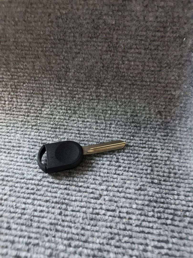 Car Key Fob Blank or duplicate key (Category: Other Automotive Parts and Accessories) located in San Leonardo. Submitted by burgossanleonardo.12345 (Listing ID 1461846709, Image 2). Description: - Replacement car key fob - Black plastic casing - Silver-toned metal blade - Ready for cutting and programming - Please check vehicle compatibility before purchase.
