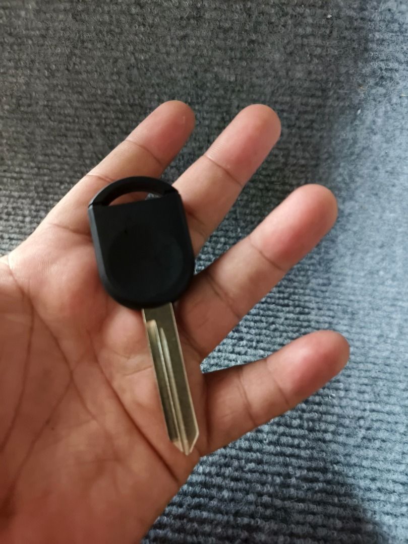Car Key Fob Blank or duplicate key (Category: Other Automotive Parts and Accessories) located in San Leonardo. Submitted by burgossanleonardo.12345 (Listing ID 1461846709, Image 1). Description: - Replacement car key fob - Black plastic casing - Silver-toned metal blade - Ready for cutting and programming - Please check vehicle compatibility before purchase.