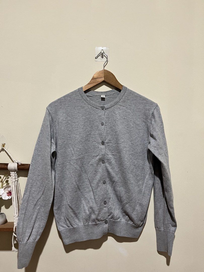 Cardigan basic (Category: Other Tops) located in Padang Serai. Submitted by babymeow_ (Listing ID 1461971423, Image 1). Description: Pit22 Labuh 23 Ontag saiz m.