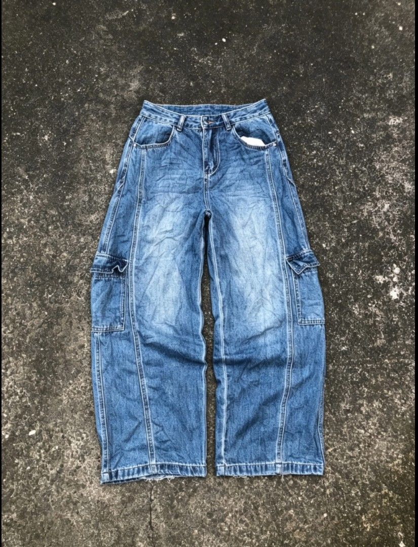 CARGO BAGGY PANTS ( UNISEX ) (Category: Jeans) located in Cabagan. Submitted by ukayflips (Listing ID 1461858188, Image 1). Description: DIMES W 28 TH 12.5 L 40.5 H 10.5 GOOD CONDITION COMPLETE TAGS ISSUE HEELDRAGS.