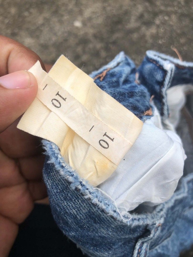 CARGO BAGGY PANTS ( UNISEX ) (Category: Jeans) located in Cabagan. Submitted by ukayflips (Listing ID 1461858188, Image 3). Description: DIMES W 28 TH 12.5 L 40.5 H 10.5 GOOD CONDITION COMPLETE TAGS ISSUE HEELDRAGS.