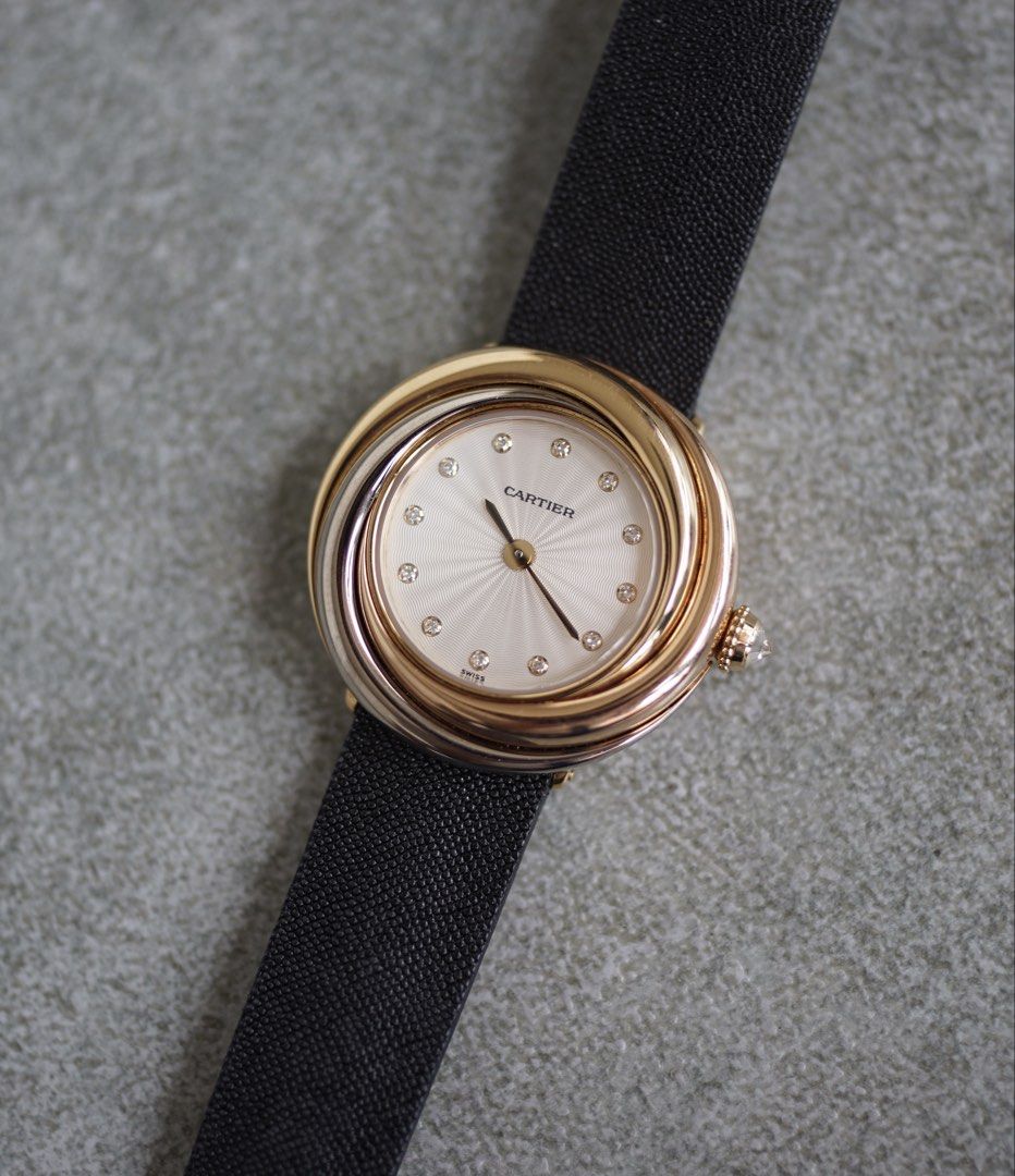 Cartier Trinity Ronde 18K ref. 2357, with original 18K pin buckle and original strap, watch only. （分類：手錶）位於 Hong Kong。 由 jimckc 提交（商品編號 1461831259，圖片 2）。簡介： Guilloche dial with original diamond set indexes 27mm diameter Quartz movement Original buckle Watch only Like new condition 。