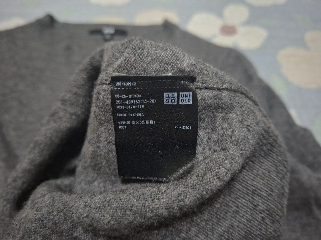Cashmere Crew Neck Sweater Color (Category: Coats, Jackets and Outerwear) located in Manila. Submitted by jrmygrrr (Listing ID 1461837362, Image 2). Description: Color: Dark Gray Dimes: 17x20 M in tag No issues.