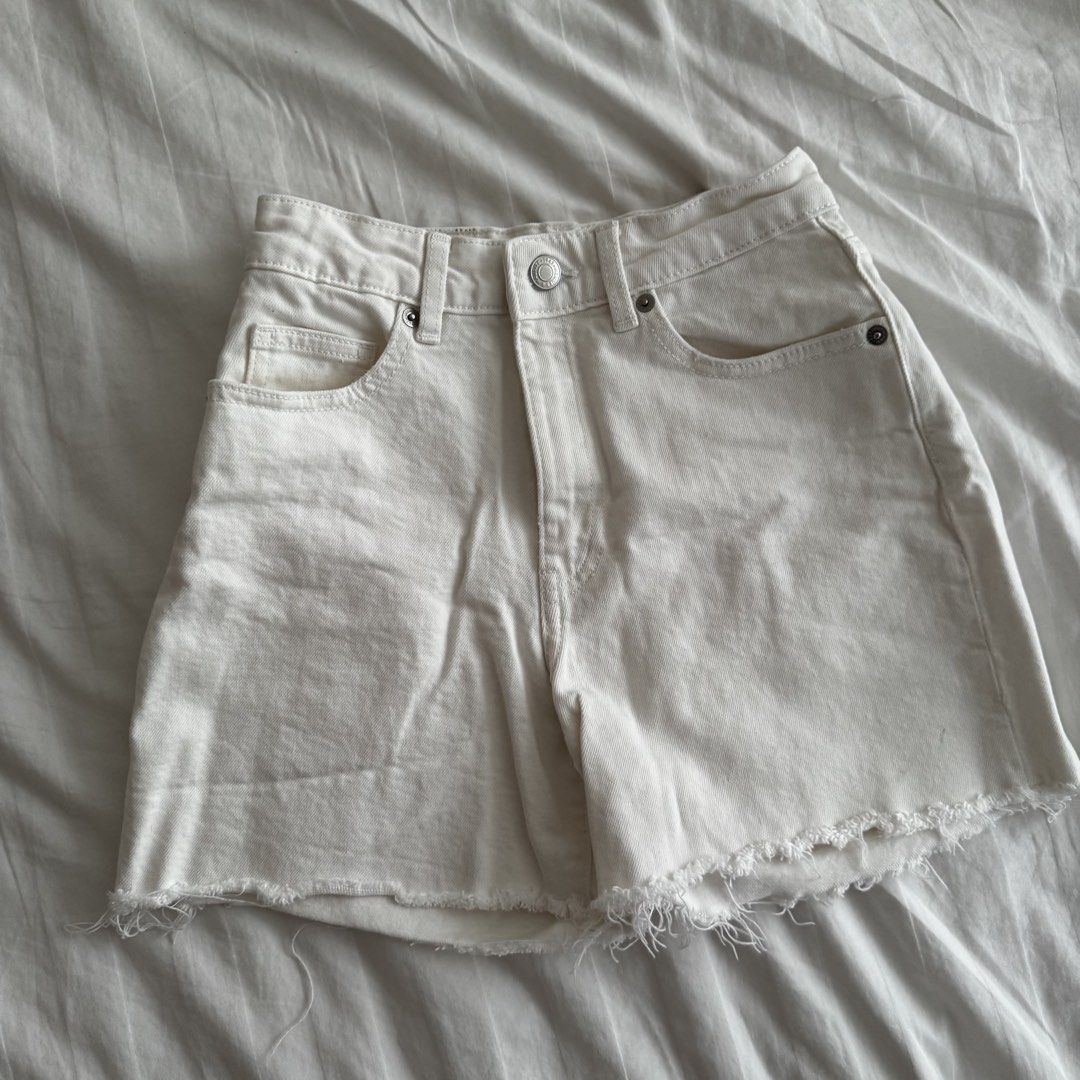 Casual outfit set (Category: Sets or Coordinates) located in Muntinlupa City. Submitted by champange101 (Listing ID 1461838236, Image 3). Description: Pre loved! Sold as a bundle. Nice summer clothes or casual outfit for everyday use 🥰 Sizes are in the photos No when worn photos.