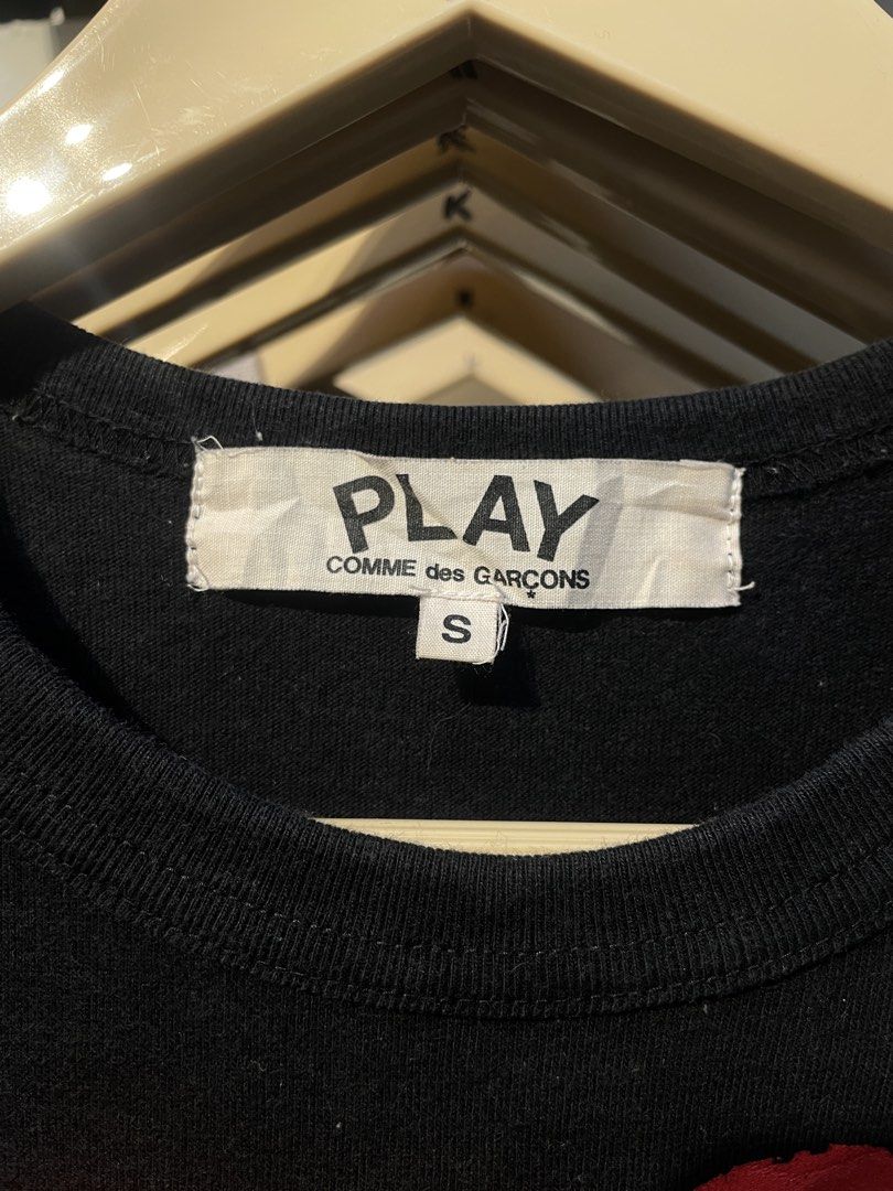 CDG PLAY (Category: Activewear) located in Bacolod City. Submitted by _thriftplugg (Listing ID 1461849444, Image 3). Description: EXCELLENT CONDITION SIZE SMALL AUTHENTIC COLOR RATE 9.5 PLUS SF .