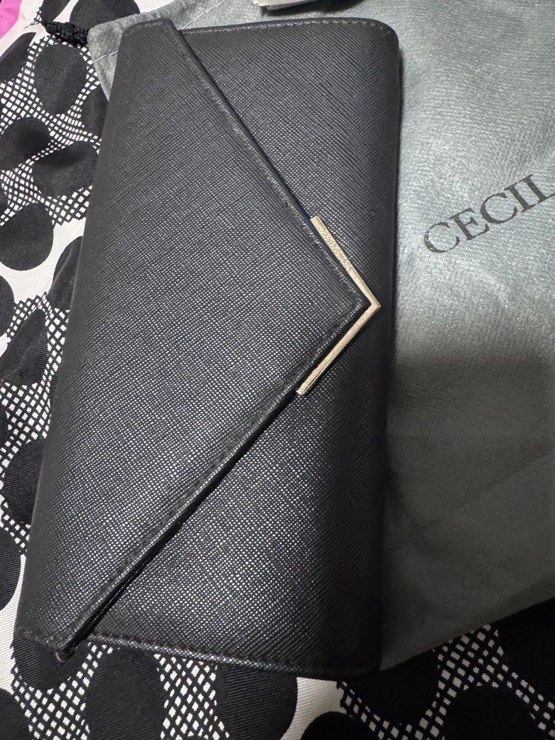 CECIL McBEE (Category: Luxury Bags & Wallets) located in Marikina City. Submitted by luvbags40524 (Listing ID 1461952810, Image 3). Description: Good condition 6 cards slot 4 compartments Coin purse Dm for interested .