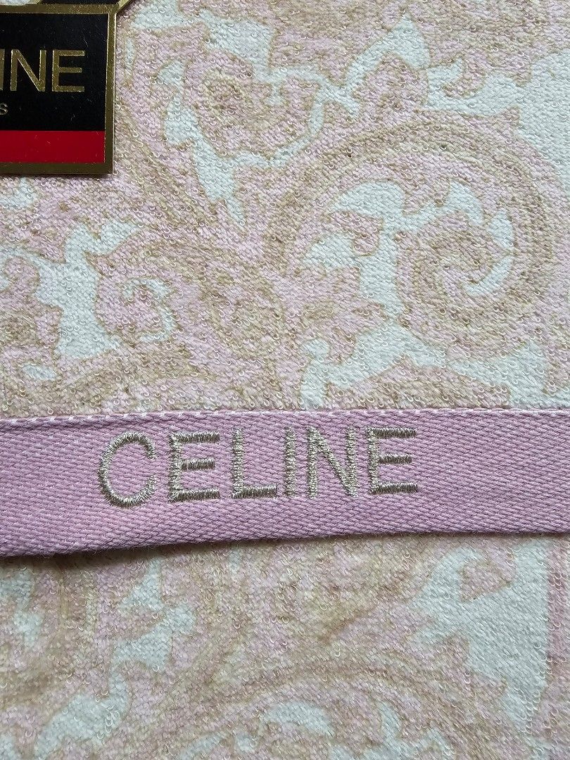 SALE❗CELINE Towel Blanket (Category: Bedding & Towels) located in Quezon City. Submitted by senyoramaria (Listing ID 1462015390, Image 2). Description: CELINE Towel Blanket 100% Cotton 140 x 190 cm Php2000❗.