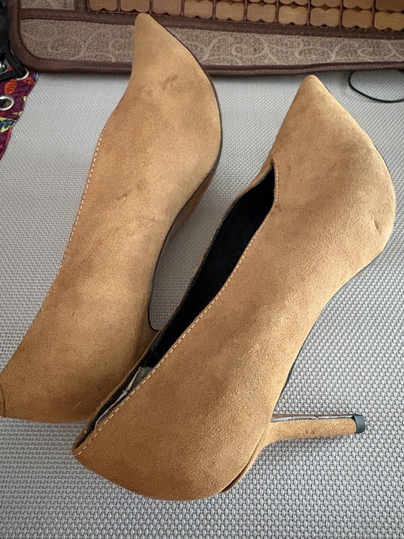Celine V cut heels (Category: Sneakers & Footwear) located in Manila. Submitted by kingblaize (Listing ID 1461832231, Image 2). Description: .