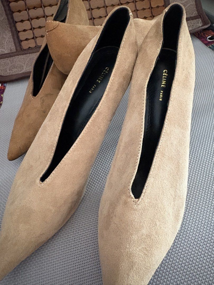 Celine V cut heels (Category: Sneakers & Footwear) located in Manila. Submitted by kingblaize (Listing ID 1461832231, Image 1). Description: .