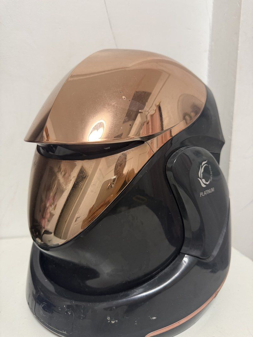 Cell Return Led Platinum Mask (Category: Face Care) located in Quezon City. Submitted by janarmeele86623 (Listing ID 1461864820, Image 2). Description: - YA-MAN Photo PLUS RF HRF-10T Platinum beauty device - Lightly used, only a few times - Good working condition - Comes with charging base - Ideal for at-home skincare routines - Feel free to ask questions.