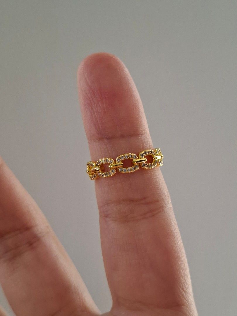 Chain Link Size 7 Gold Stainless Steel Ring (Category: Rings) located in Dasmarinas. Submitted by danabrie22 (Listing ID 1461837708, Image 1). Description: size 7 very well-made, excellent crafstmanship 10/10 condition brand new stainless steel & cubic zirconia stones.