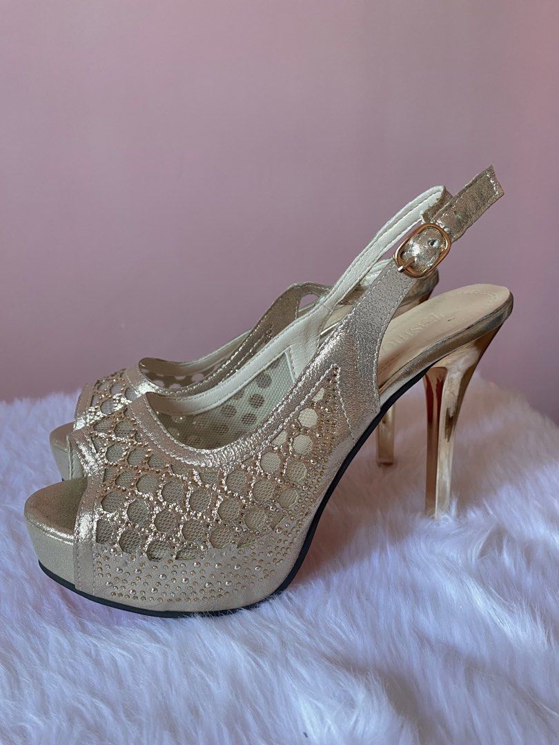 Champagne Gold Rhinestone Platform Heels (Category: Heels) located in Binmaley. Submitted by vanilla_style (Listing ID 1461816580, Image 1). Description: SIZE 38-39 Heel: 4.5 inches Sole length: 25 cm Color: Champagne / Gold Style: Platform Peep-toe Slingback Condition: Preloved — VERY GOOD CONDITION .