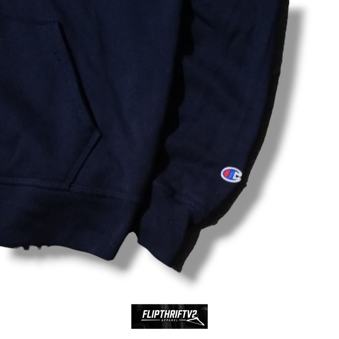 Champion Basic logo hoodie (Category: Coats, Jackets and Outerwear) located in San Jose del Monte. Submitted by jmpladero (Listing ID 1461967468, Image 3). Description: Condition: Excellent Condition Size: Large Color Rate: 9.8/10 Issue: None Color may vary to lighting Width 23.5 Length 27 Mine ⚠️ Flaker will be posted.