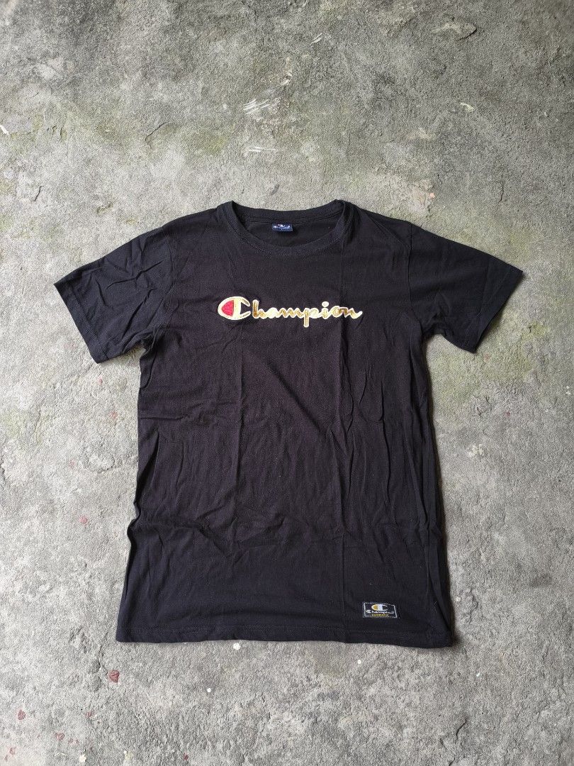 Champion Black T-Shirt (Category: Tshirts & Polo Shirts ) located in Cavite. Submitted by benta.ni.jm (Listing ID 1461814691, Image 1). Description: Size: S Dimensions: 18.5 x 28 Condition: 10/10 Color Rate: 10/10 Issue: 📩📩📩.