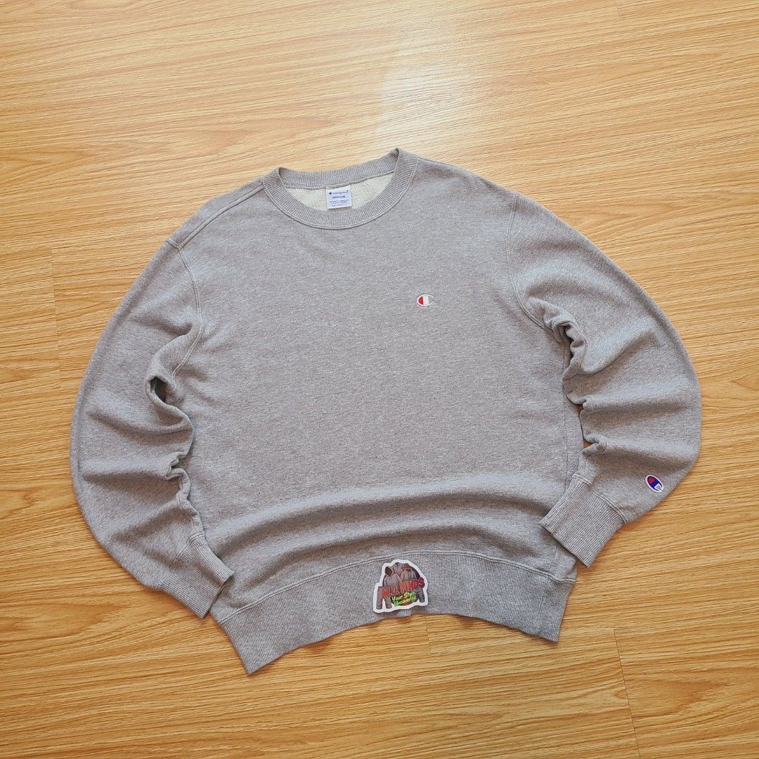 Champion Crew Logo (Category: Coats, Jackets and Outerwear) located in Quezon City. Submitted by mofinds.ph (Listing ID 1461830119, Image 1). Description: Size: Medium Dimes: 23x26 Condition: Excellent/Great condition MOP: BPI DELIVER: LALAMOVE OR J&T MEETUP/PICKUP: Victoria Tower D, Mother Ignacia Ave., Brgy. Paligsahan, Diliman, Quezon City.