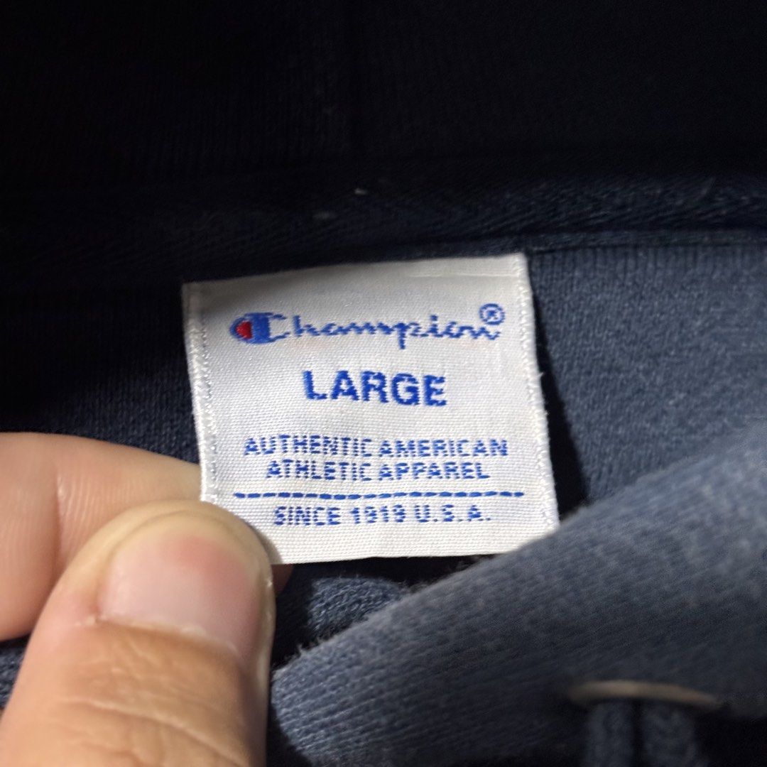 Champion Hoodie Jacket Navy Blue Large (Category: Coats, Jackets and Outerwear) located in Caloocan City. Submitted by bonsatocha43876 (Listing ID 1461984461, Image 3). Description: - Champion Jacket - Color: Navy Blue - Size: Large - Measurements: Width 22", Length 25" - Condition: Very Good (complete tags) - Price: ₱650.