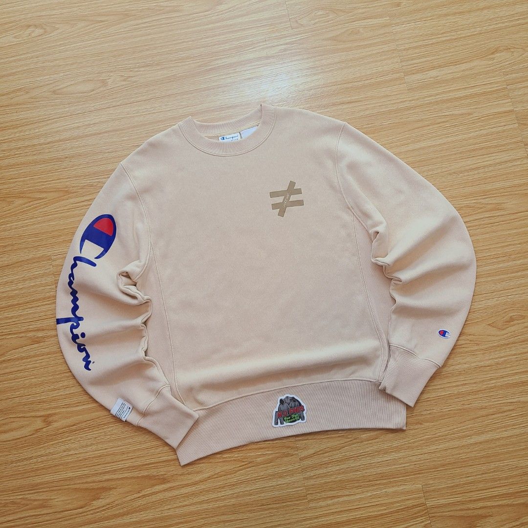 Champion Reverse Weave Sweatshirt Loose Fit Beige (Category: Coats, Jackets and Outerwear) located in Quezon City. Submitted by mofinds.ph (Listing ID 1461908534, Image 1). Description: Size: Small Dimes: 23x28 Condition: Excellent/Great condition MOP: BPI DELIVER: LALAMOVE OR J&T MEETUP/PICKUP: Victoria Tower D, Mother Ignacia Ave., Brgy. Paligsahan, Diliman, Quezon City.