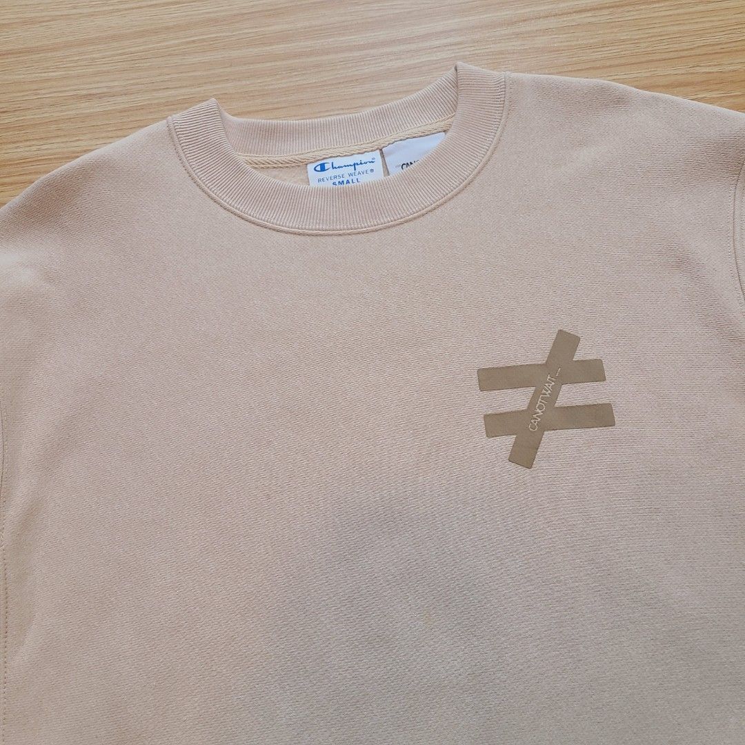 Champion Reverse Weave Sweatshirt Loose Fit Beige (Category: Coats, Jackets and Outerwear) located in Quezon City. Submitted by mofinds.ph (Listing ID 1461908534, Image 3). Description: Size: Small Dimes: 23x28 Condition: Excellent/Great condition MOP: BPI DELIVER: LALAMOVE OR J&T MEETUP/PICKUP: Victoria Tower D, Mother Ignacia Ave., Brgy. Paligsahan, Diliman, Quezon City.