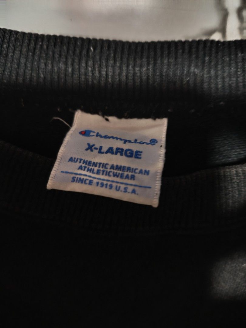 Champion sweatshirt (Category: Coats, Jackets and Outerwear) located in Las Pinas. Submitted by yokiesse (Listing ID 1462017623, Image 2). Description: .