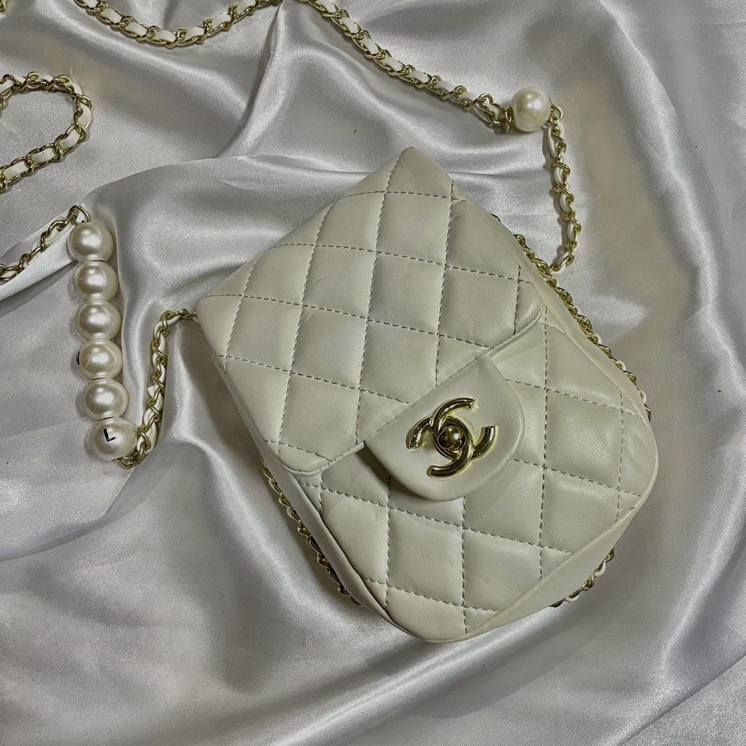 Chanel Chic Pearls bag (Category: Shoulder Bags) located in Manila. Submitted by syle_88 (Listing ID 1461975800, Image 2). Description: .