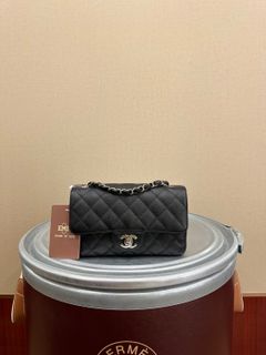 (Category: ) located in . Submitted by emishouseofluxe (Listing ID 1461865123, Image 1). Description: .