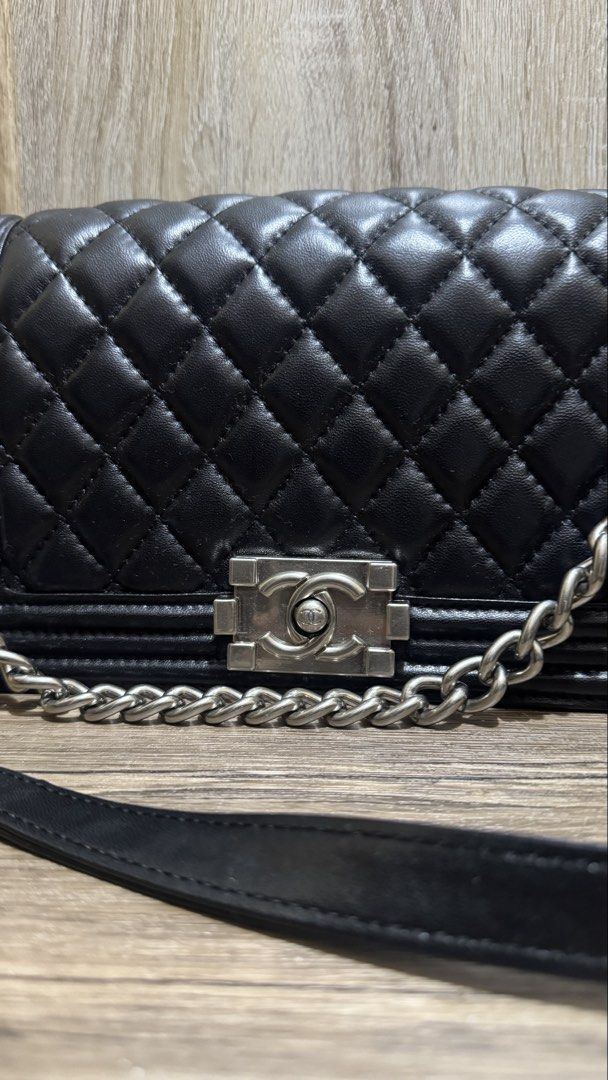 Chanel Le Boy in Medium lambskin leather (Category: Luxury Bags & Wallets) located in Taguig. Submitted by soranghae.co (Listing ID 1461838164, Image 2). Description: Guaranteed Japan Sourced Japan Pre-owned Bag No issue/flaws .