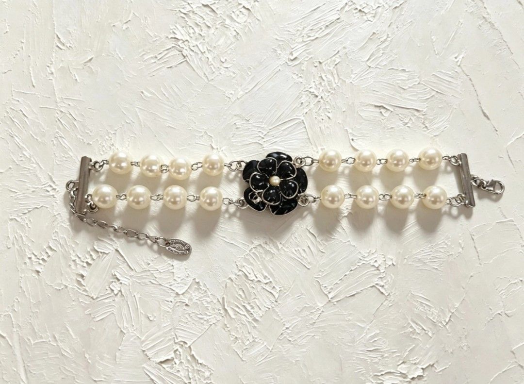 Chanel Silver CC Pearl (Category: Bracelets) located in Manila. Submitted by iceman_17 (Listing ID 1461938316, Image 1). Description: Chanel Silver CC Pearl 09'A.