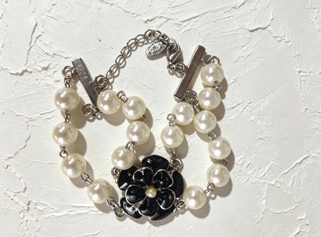 Chanel Silver CC Pearl (Category: Bracelets) located in Manila. Submitted by iceman_17 (Listing ID 1461938316, Image 2). Description: Chanel Silver CC Pearl 09'A.