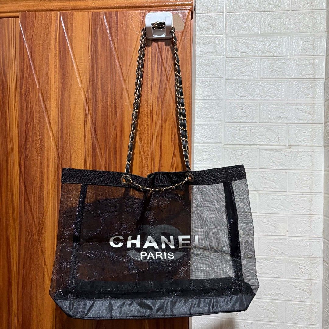 Chanel Tote bag (Category: Luxury Bags & Wallets) located in Carmen. Submitted by aquarius.00 (Listing ID 1461936645, Image 2). Description: excellent pa Transparent.
