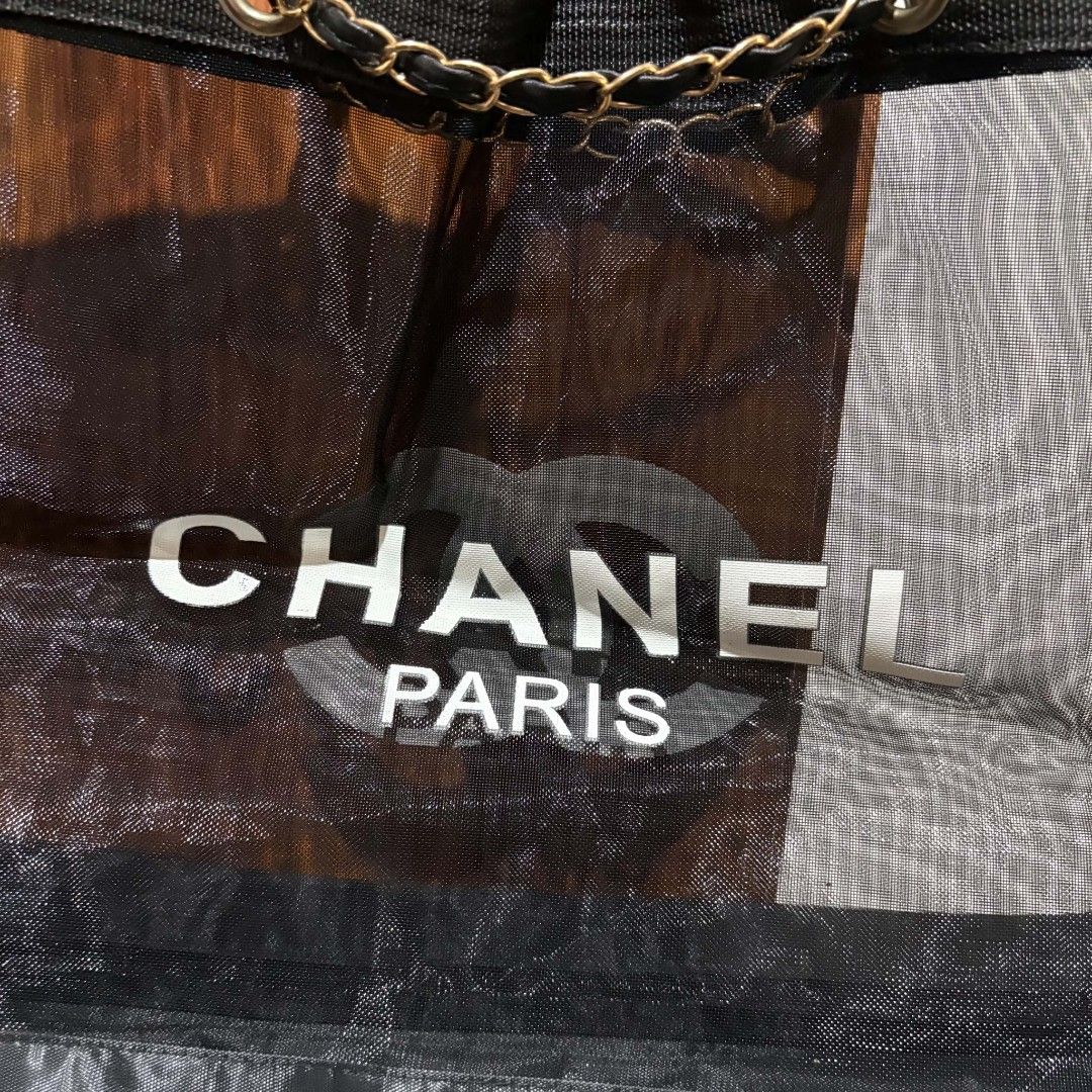 Chanel Tote bag (Category: Luxury Bags & Wallets) located in Carmen. Submitted by aquarius.00 (Listing ID 1461936645, Image 3). Description: excellent pa Transparent.